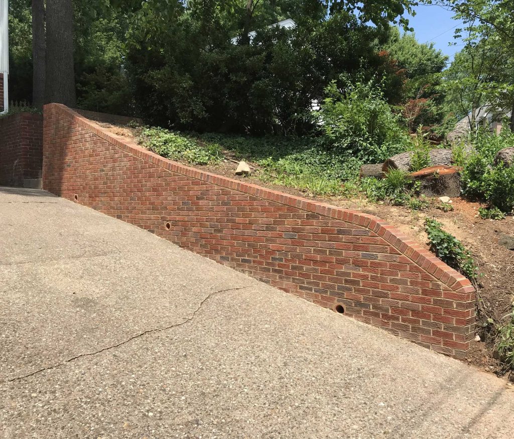 Brick-Retaining-Wall-on-Steep-Driveway-by-Capital-Masonry-1024x875